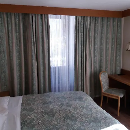 מלון Ottoz Meuble 3*