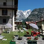 Ottoz Meuble 3* Courmayeur