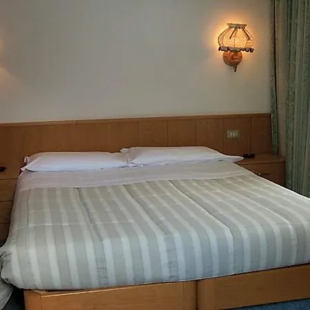 Ottoz Meuble 3* Курмайор