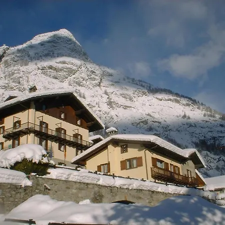Ottoz Meuble 3* Courmayeur