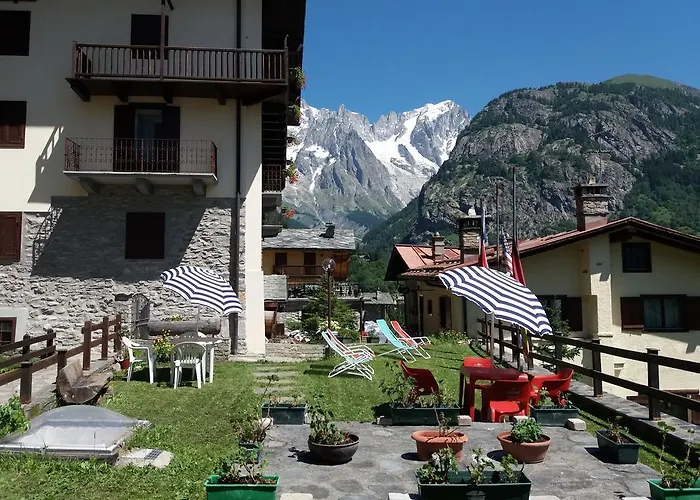 Ottoz Meublé 3* Courmayeur